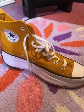 Converse Platform High-Top in Mustard Yellow Canvas